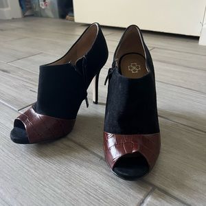 Ann Taylor Peep toe pumps